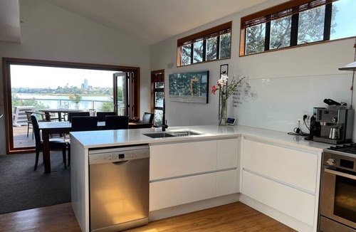 Bayswater House | Bayswater Waterfront Paradise