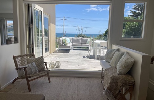 Raumati South House | Beach Breakaway!