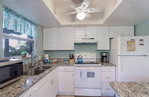 Holmes Beach House | Beach Breeze Hideaway 2 Bedroom Villa by RedAwning