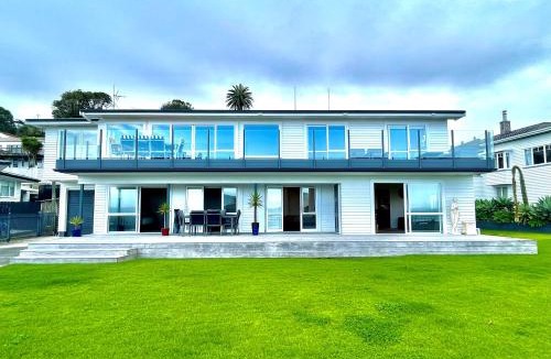 Maraetai House | Beach Front Resort!