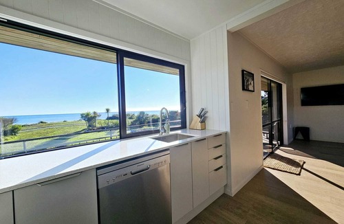 Pohara House | BEACH FRONT - Sunflower Beach House Pohara