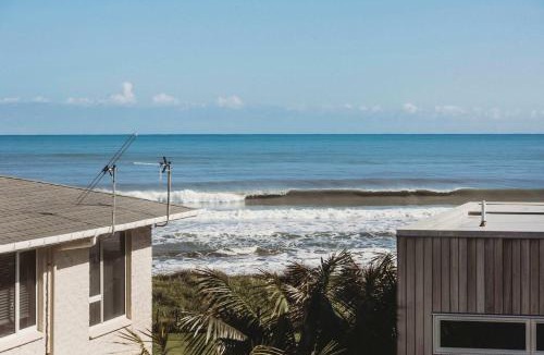 Rewa House | Beach House On Hamblyn