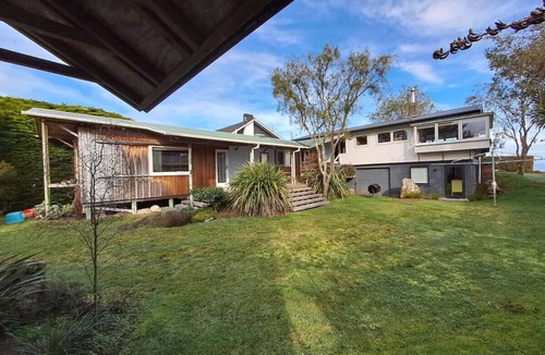 Waitahanui House | Beach Magic - Absolute Lakefront Family Retreat