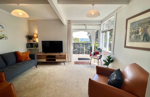 Devonport Apartment | Beach Side Apartment by Bespoke Stays