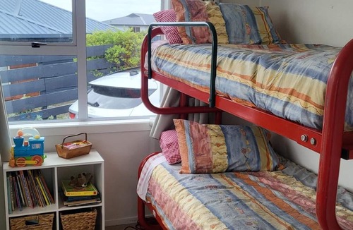 Riverton Cottage | Beach View Cottage