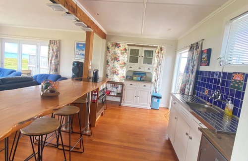 Karkari Peninsula House | Beachcomber's Rest - Beachfront Tokerau