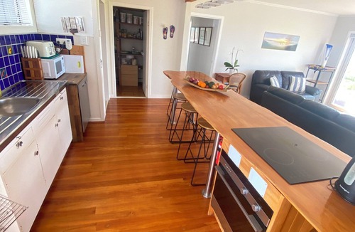 Karkari Peninsula House | Beachcomber's Rest - Beachfront Tokerau