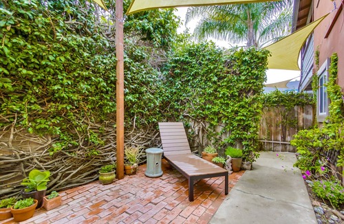 Beach Barber Tract Apartment | Beachcombers Hideaway, Dog Friendly, Enclosed Patio, 1 Block to Beach