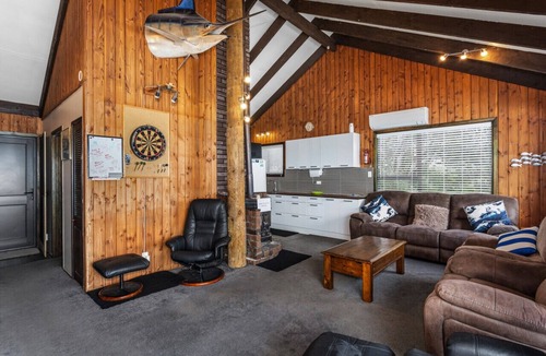 Te Kaha House | Beachfront Breakaway