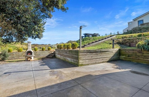 Foxton Beach House | Beachfront Favourite - Foxton Beach Holiday Home