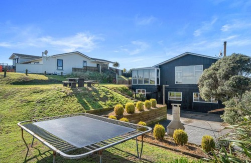 Foxton Beach House | Beachfront Favourite - Foxton Beach Holiday Home
