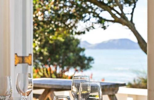 Wainui House | Beachfront Kiwi bach with direct beach access