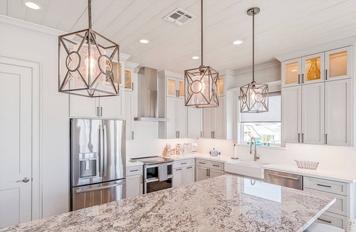 Spanish Grant House | Beachfront Panoramic Ocean Views 2 King Beds Direct Beach Access