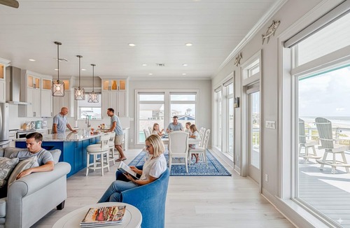 Spanish Grant House | Beachfront Panoramic Ocean Views 2 King Beds Direct Beach Access
