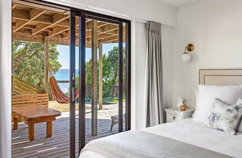 Raumati South House | Beachfront with room for everyone!