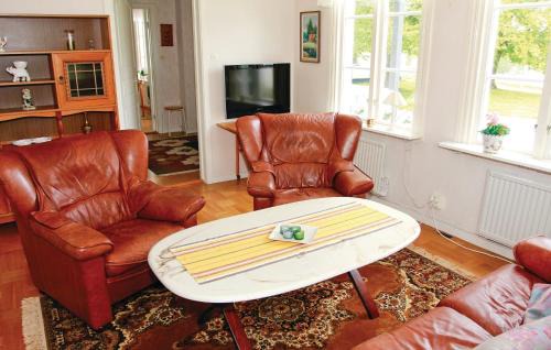 Tomten House | Beautiful Home In Dalum With Kitchen