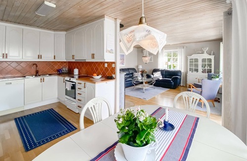 Uddevalla House | Beautiful home in Uddevalla with WiFi