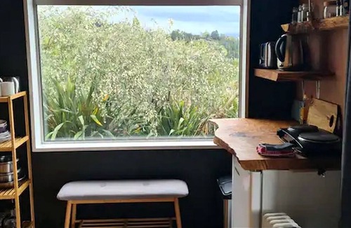 Pohara Cabin | Beautiful Romantic Tiny House with Outdoor Bath and Breathtaking Views in NZ
