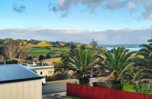 Snells Beach House | Beautifully designed Tiny home, incredibly spacious, 10min from beach