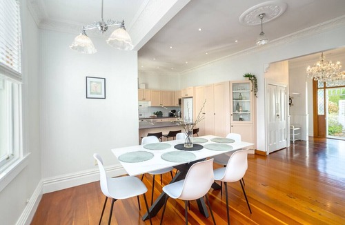 Martinborough House | Bellini | Elegant Heritage Villa, Short Walk to Martinborough Village