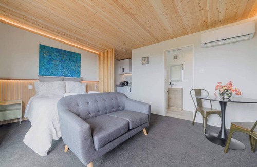Tekapo Apartment | Benmore Hideaway Cozy Room with Mini Kitchenette