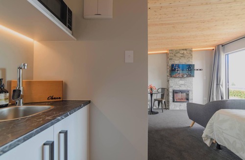 Tekapo Apartment | Benmore Hideaway Cozy Room with Mini Kitchenette