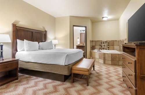 Stillwater Hotel | Best Western Plus Cimarron Hotel & Suites