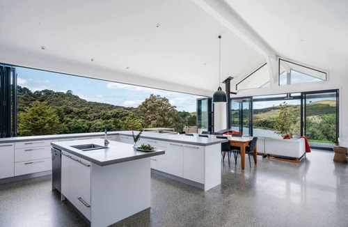 Tawharanui House | Bishop Hill A Place Of Calm & Serenity