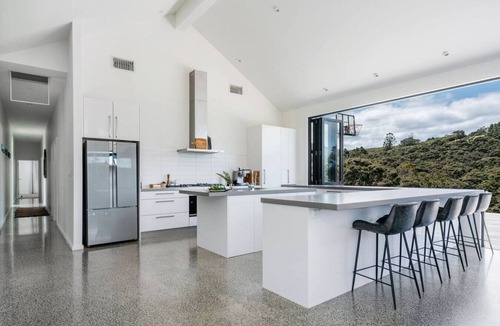 Tawharanui House | Bishop Hill A Place Of Calm & Serenity
