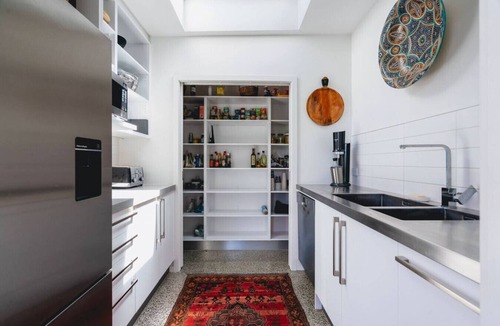 Tawharanui House | Bishop Hill A Place Of Calm & Serenity