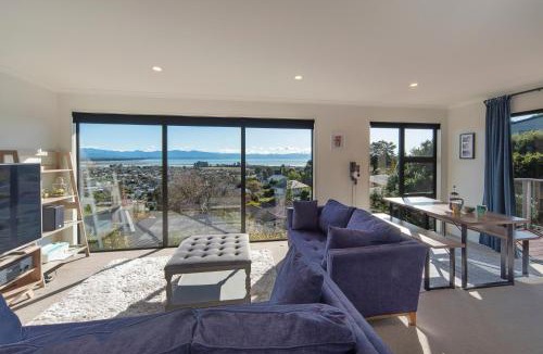 Tahunanui House | Blue Water Views
