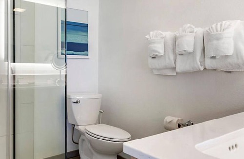 Downtown Myrtle Beach Resort | Bluegreen SeaGlass Tower, 1 Bedroom Standard Condo, Free WiFi and Parking