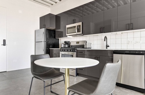Near West Side Apartment | Blueground | West Loop, rooftop, nr Union Station