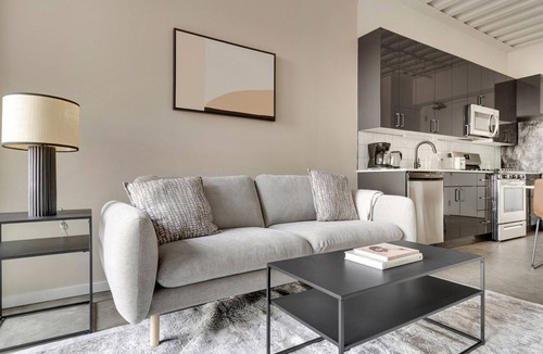 Near West Side Apartment | Blueground | West Loop, rooftop, nr Union Park