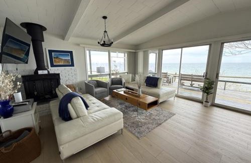 Fennville House | Bluffs Cove