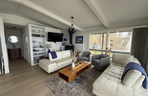 Fennville House | Bluffs Cove