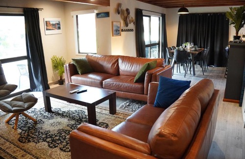 Hamilton North House | Boutique Luxury Escape in Supreme Location