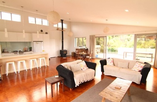 Raglan House | Breath-taking mountain andamp; harbour views.