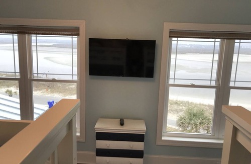 Sunset Beach House | Breathtaking Ocean and Sound front views from every room
