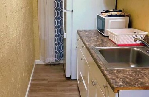 Worcester Apartment | Bright Charming/Netflix/Roku