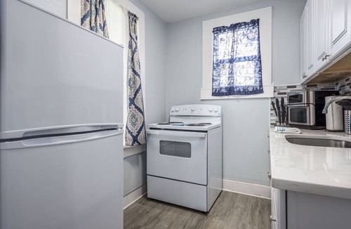 South Pensacola Cottage | Bright, Clean Studio Minutes to Beaches