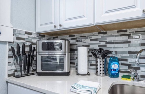 South Pensacola Cottage | Bright, Clean Studio Minutes to Beaches
