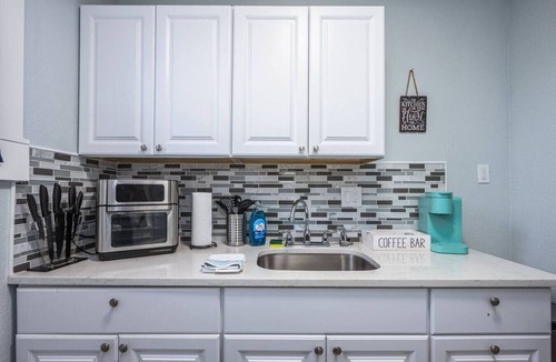 South Pensacola Cottage | Bright, Clean Studio Minutes to Beaches