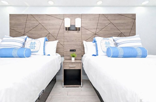 Myrtle Beach Hotel | Bright & Modern Studio 2 Queen Beds 3-Min Walk to Beach