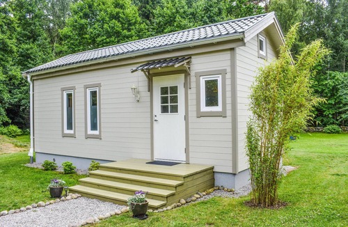 Torhamn House | Bright, quietly located cottage close to the water.
