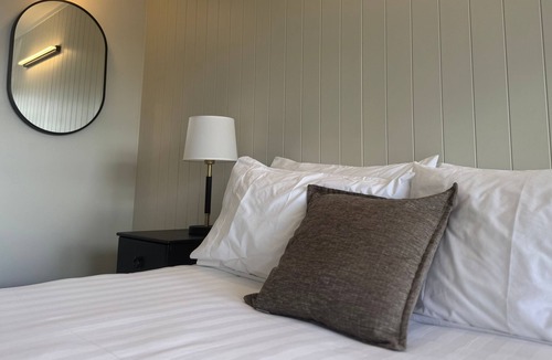 Trentham Hotel | Bristol Motel