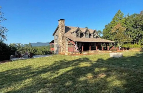 Mill Spring Cabin | Cabin Dream is 20 minutes from TIEC. 1 hr. from Biltmore Estate. WC accessible