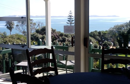 Cable Bay House | Cable Bay 3 Brm home close to the Beach with views.