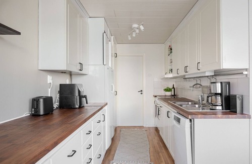 Nyfors House | Calm and Comfortable 3BR Family Home with BBQ and Shared Pool