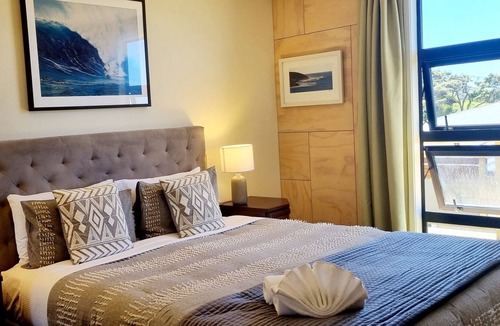 Raglan Cottage | CEDAR BAY COTTAGE